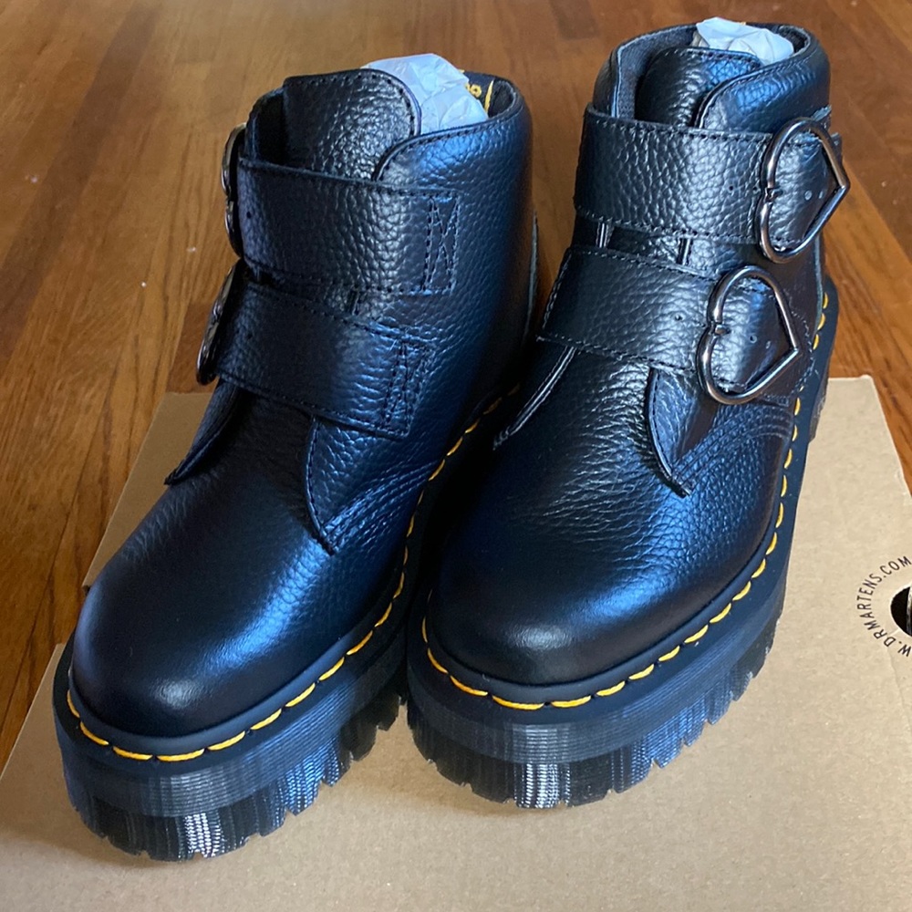 Dr Martens Devon Heart Boots
